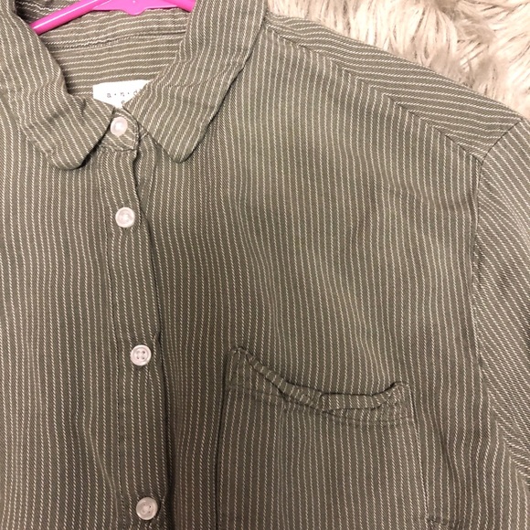 Button down - Picture 2 of 2